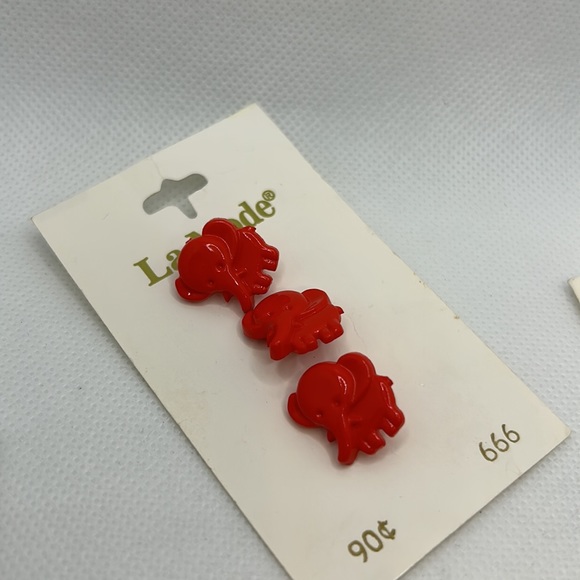 Buttons; vintage, red, pink, plastic, made in Japan and Thailand - Picture 4 of 6